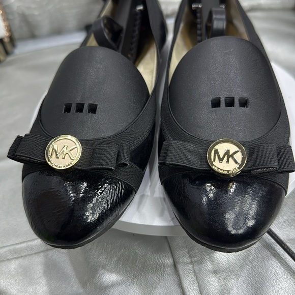 (T5)Michael Kors Women's Black Patent Leather Bow Logo Ballet Flats (Size 8.5 M) - Picture 2 of 11